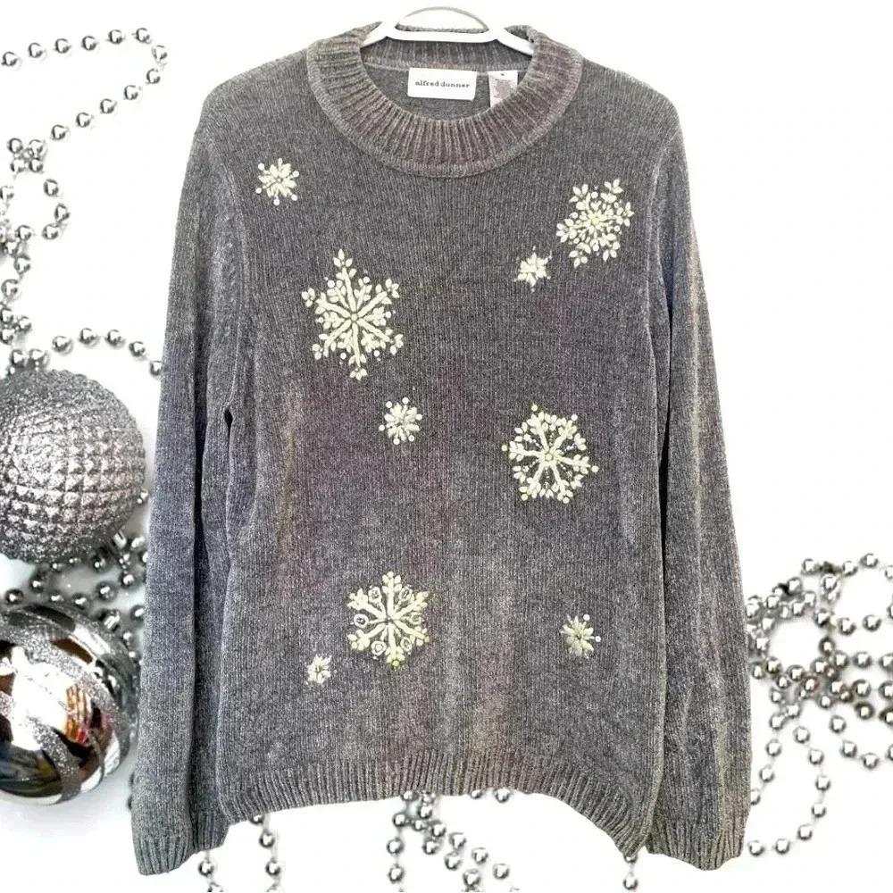 Alfred Dunner Embroidered sweater,  looks and feels like the velour, Size Medium